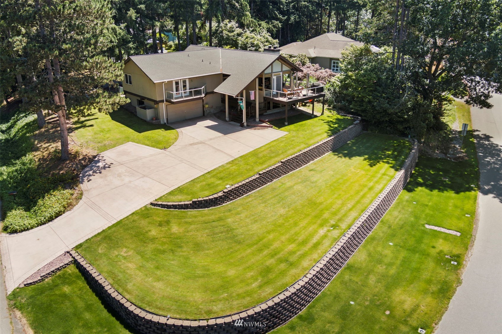 11270 Meadowmeer Circle NE, Bainbridge Island, WA